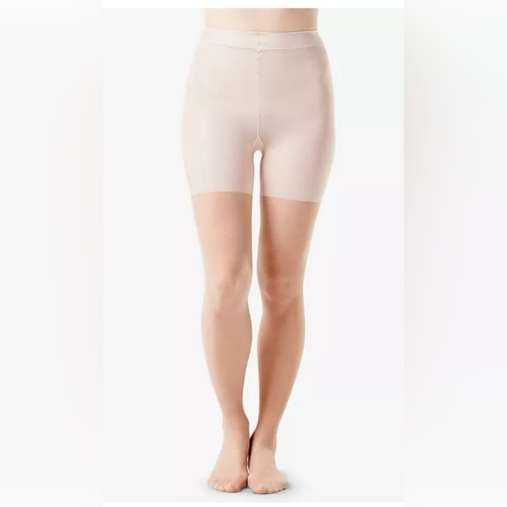 NWT SPANX
Shaping Sheers size B